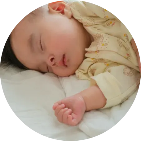 寝ている赤ちゃんの写真